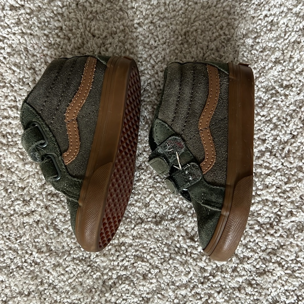 Vans - Picture 2 of 7